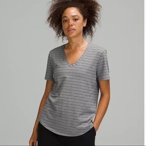 Lululemon Love V-Neck T-Shirt Sz 8 Short Serve Stripe Heathered Med Grey Black